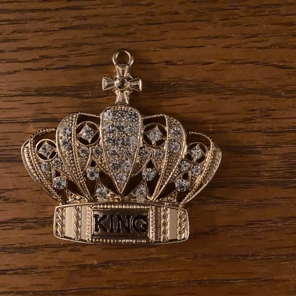Gold diamond king pendent